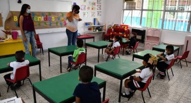 Regresan a clases casi 700 mil estudiantes en el estado
