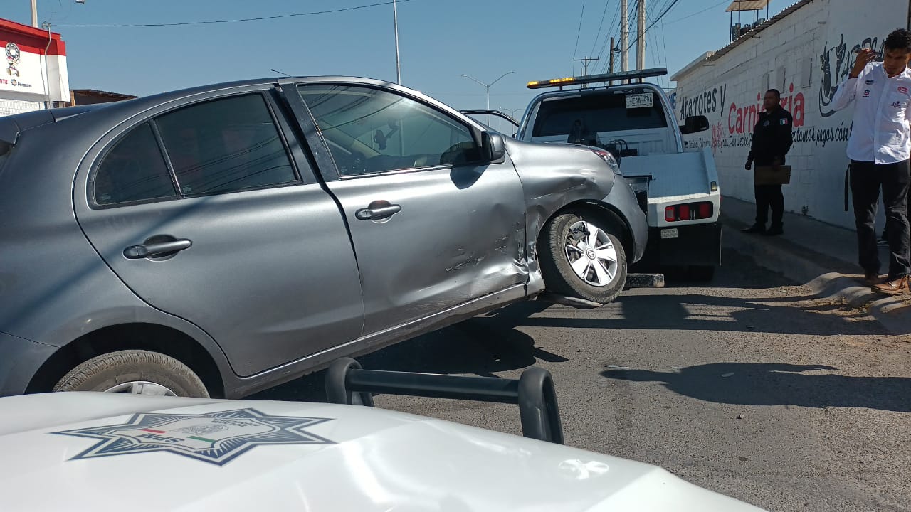 Deja choque matutino daños materiales por 15 mil pesos, recomienda vialidad salir con tiempo del domicilio y evitar prisas