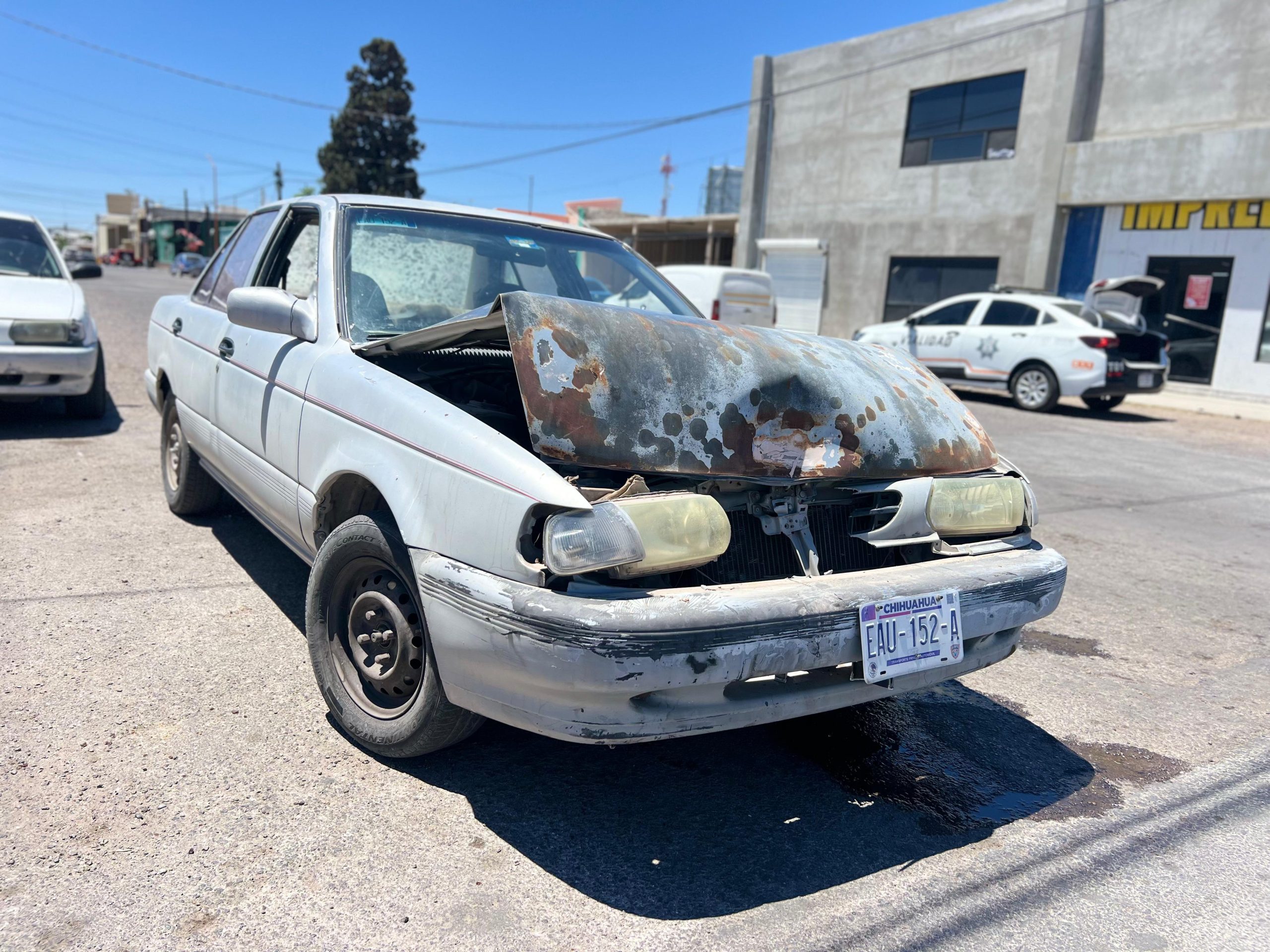 Impactó Tsuru contra Ram en el Sector Norte, hay 5 mil pesos de daños