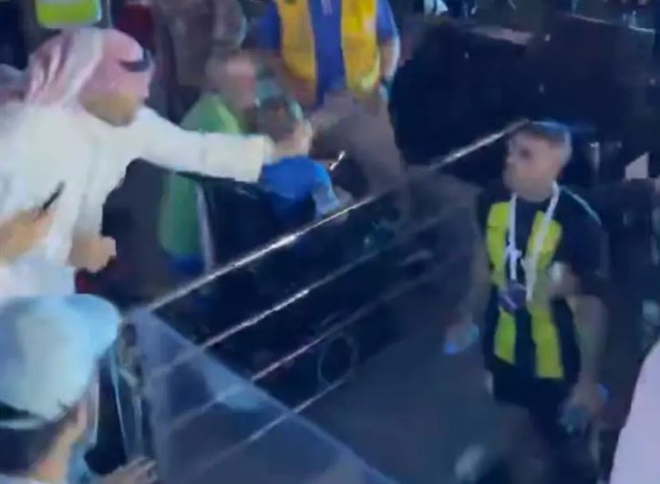Futbolista es castigado a latigazos por aficionado al perder el juego