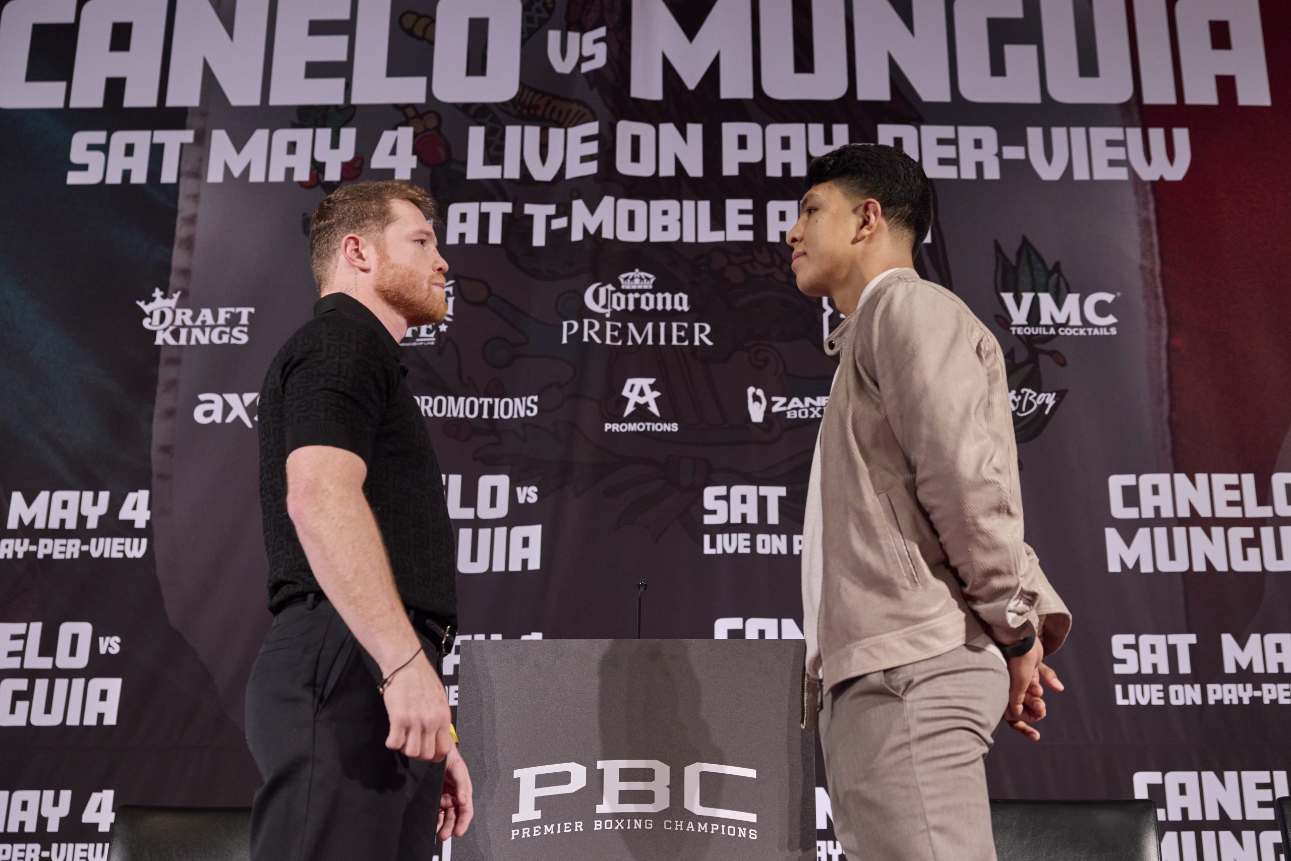 Óscar de la Hoya llama “viejo” a Canelo previo a la pelea con Munguía
