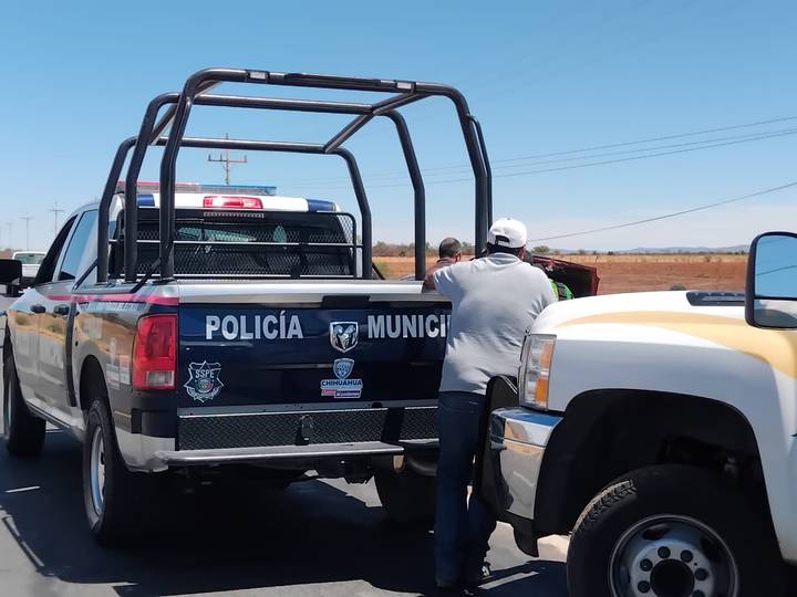 Hallan sin vida a dos dentro de vehículo en carretera Parral-Jiménez