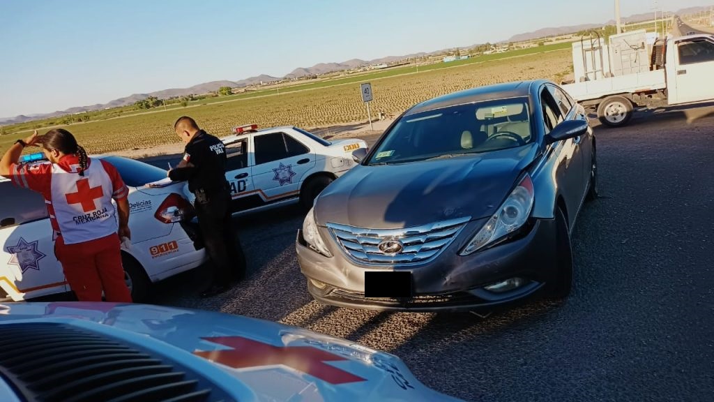 Choca mujer en colonia Vicente Guerrero; la trasladan a hospital para valorarla