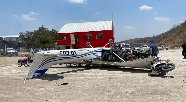 Intentó ser «piloto por un día»… cayó su avioneta; 3 heridos