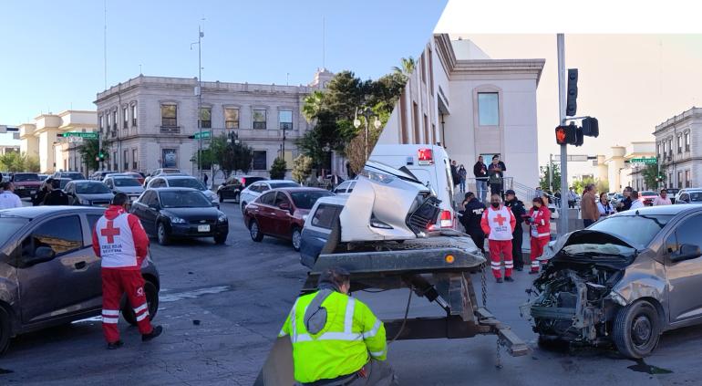 Encontronazo frente a Palacio; se pasa rojo y provoca choque