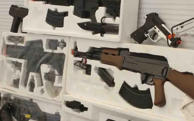 Niño mata a su primo de 3 años al jugar con el rifle de su padre