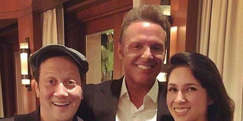 Rob Schneider acude a concierto de Luis Miguel con su esposa
