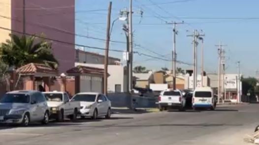 Hallan persona sin vida al exterior de la plaza Oasis