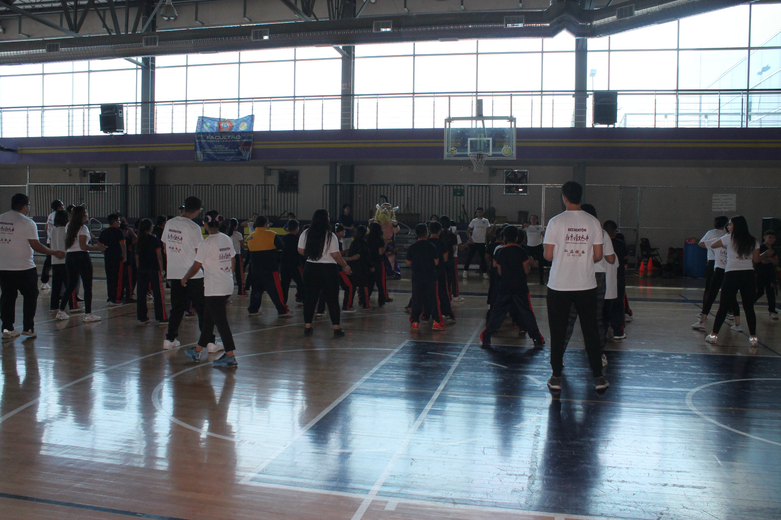 Participan 100 niños de la primaria Chihuahua 2000 en “Recreatón” de FCCF