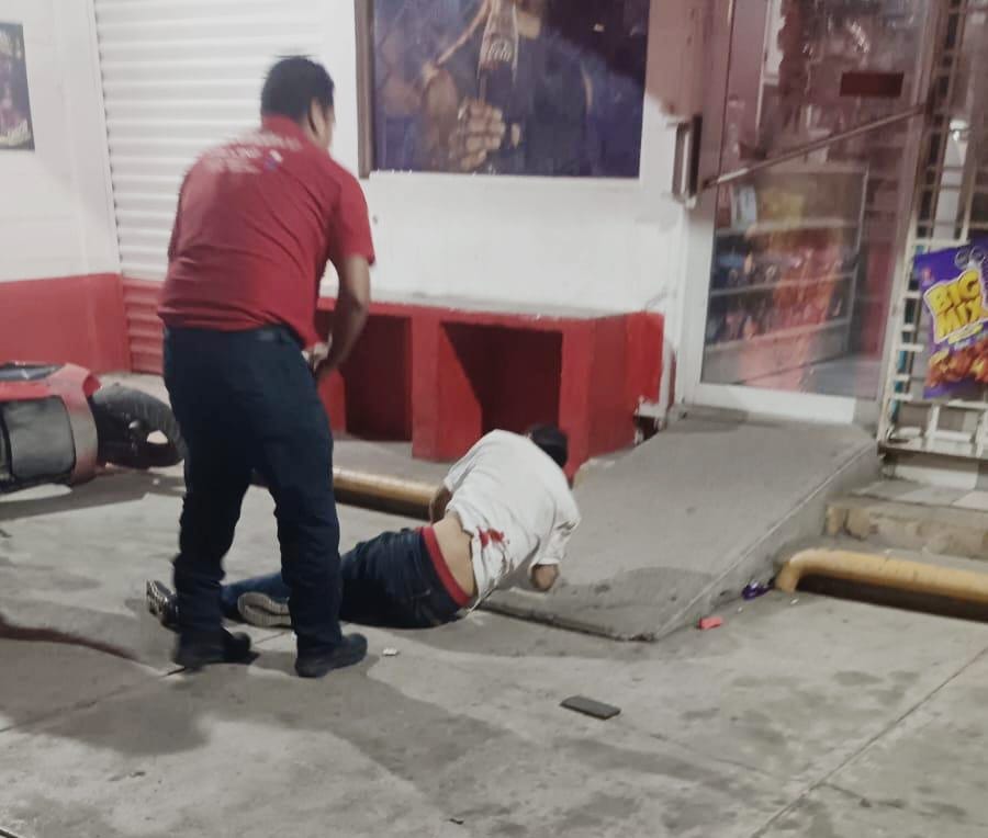 Baleado afuera de abarrotes fue trasladado grave a Chihuahua, le dispararon a quemarropa