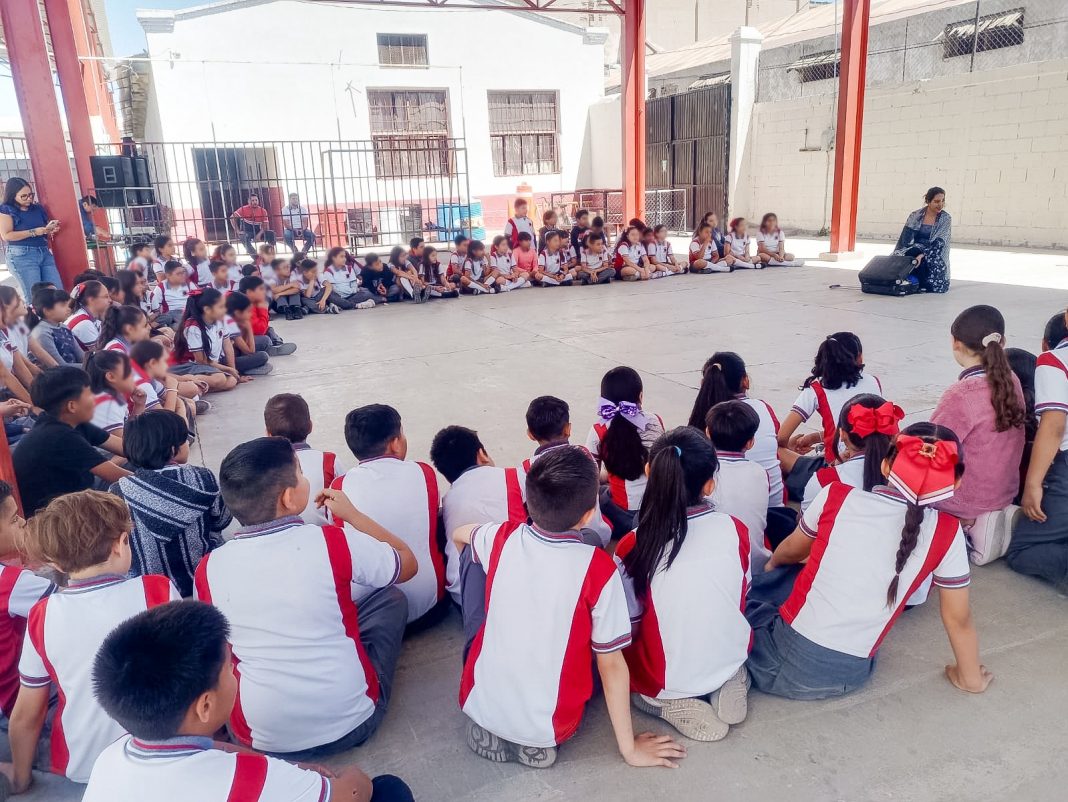 Presentan “Mexicanas que Hicieron Historia” en Primaria Eloísa Flores Romero de Meoqui