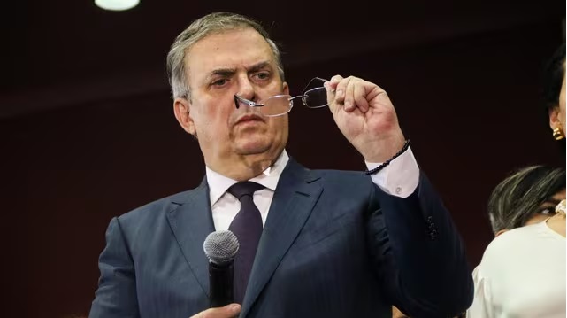 ‘Corren’ a Marcelo Ebrard de restaurante en Guadalajara, Jalisco