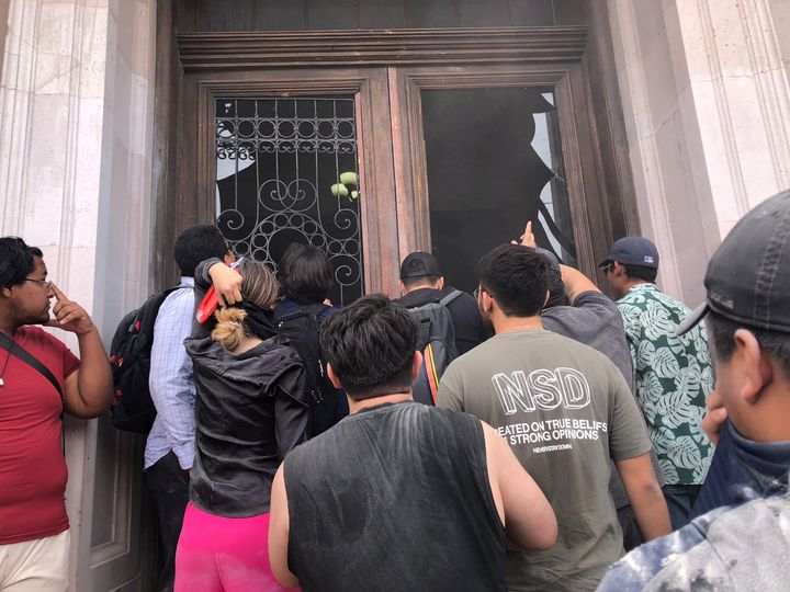 Sólo 15 de los manifestantes que causaron destrozos y tomaron Rectoría son alumnos de la UACH; el resto es grupo de choque, denuncian
