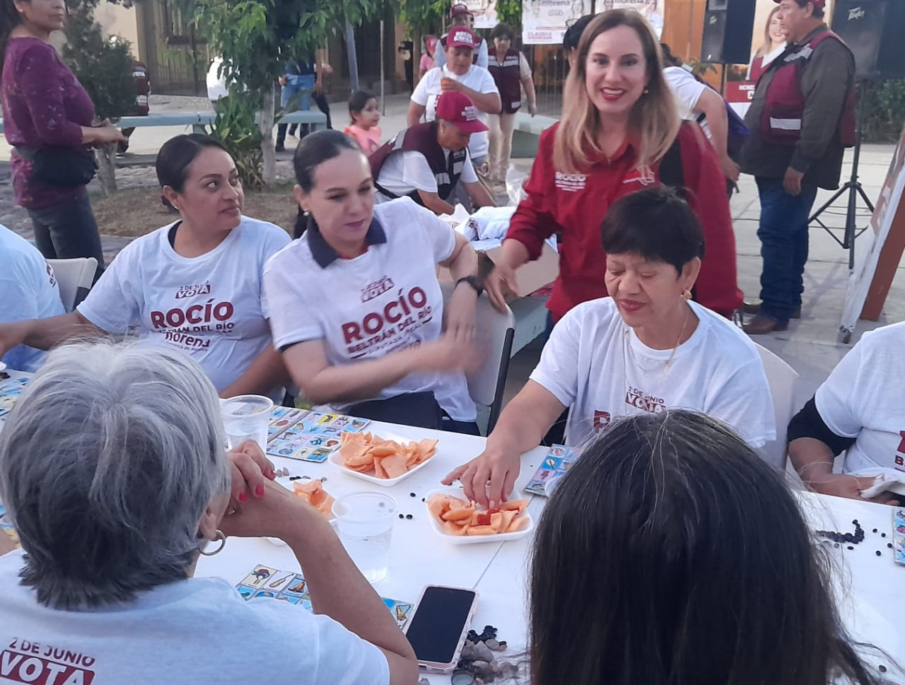 Los maestros dan su apoyo a Rocío Beltrán del Río