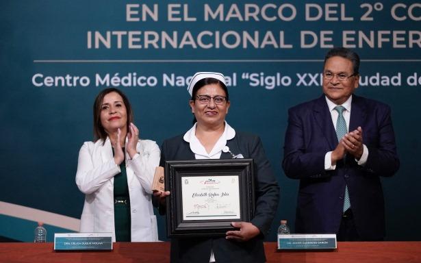 IMSS reconoce labor de más de 124 mil enfermeras y enfermeros