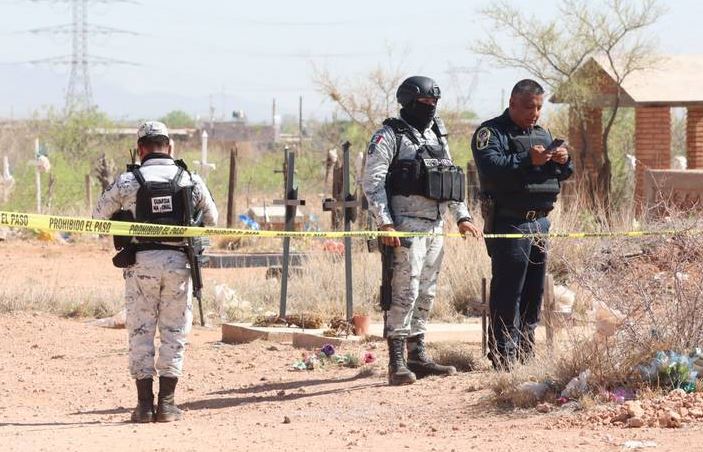 Encuentran cuerpo de joven sobre tumba de su madre