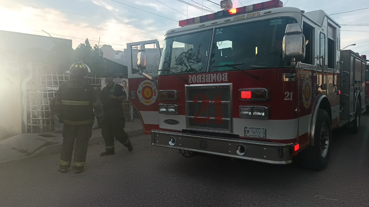 Se movilizó Bomberos al fraccionamiento Las Torres por incendio en estufa de leña