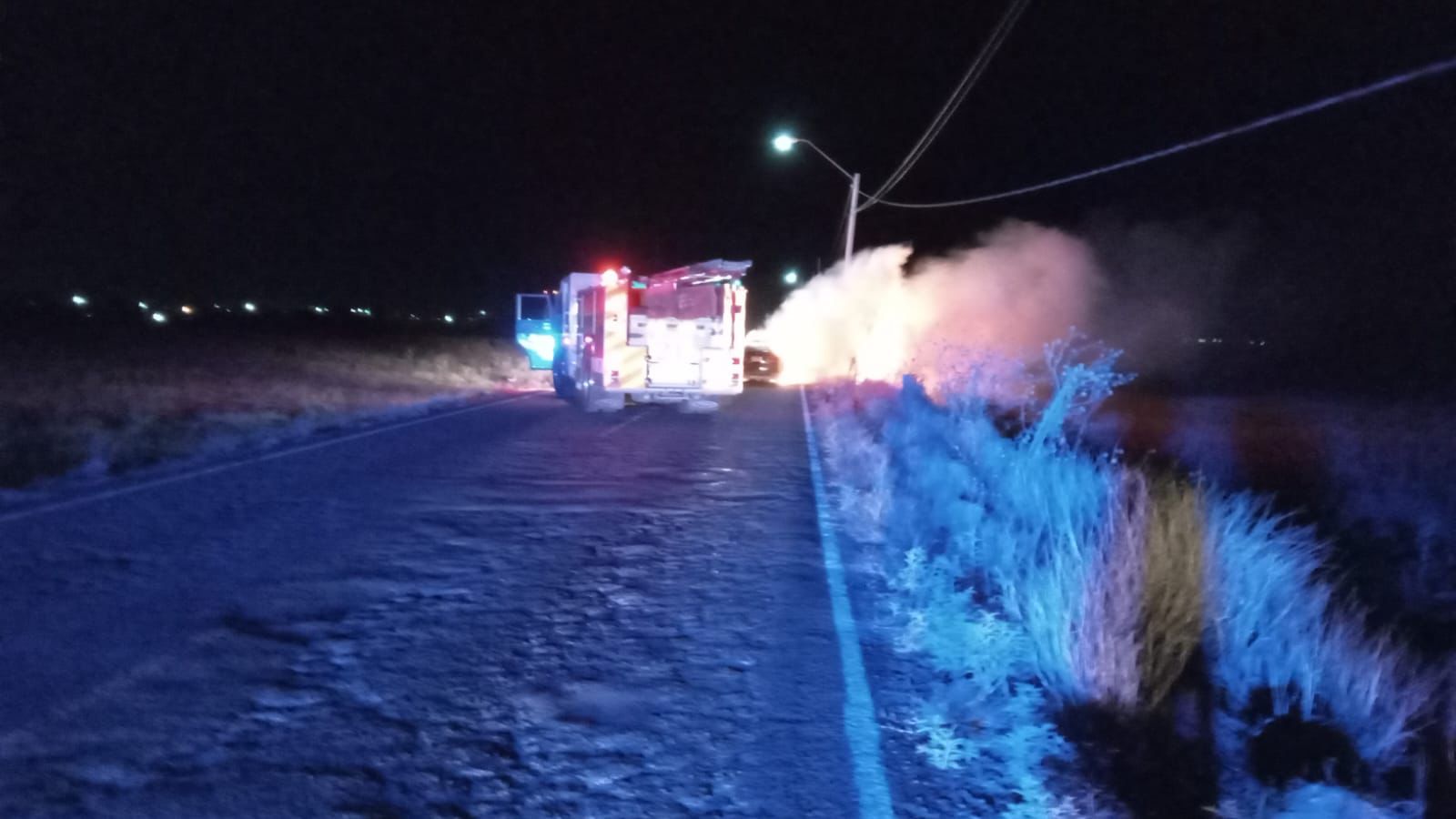 Se incendió Jetta en el camino a la colonia Revolución, quedó en pérdida total