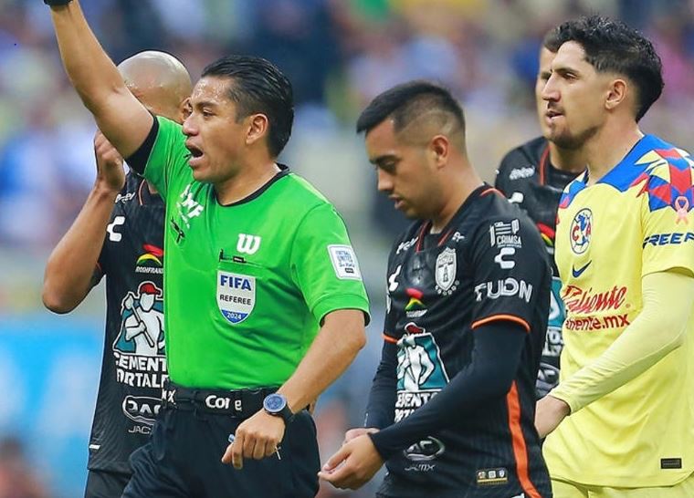 ¿El América derrotó al Pachuca con ayuda arbitral?, revelan jugadas polémicas que influyeron en el resultado del partido
