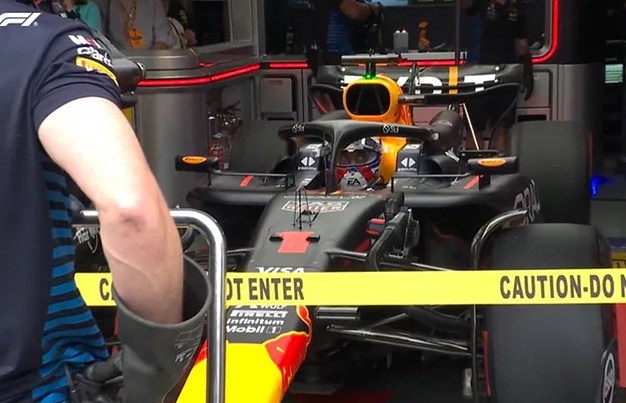 Max Verstappen abandona las Prácticas Libres 2 por fallas en el motor; Checo Pérez acabó décimo