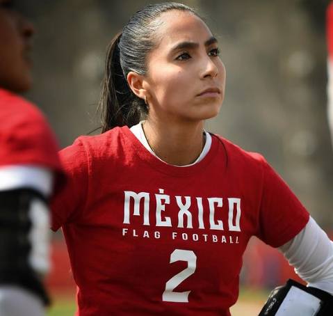 Mexicana Diana Flores porta antorcha olímpica de París 2024