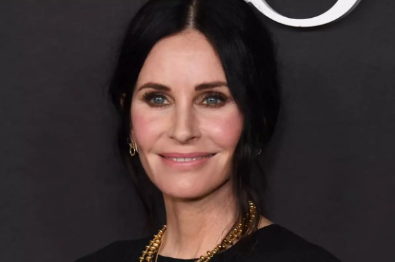 Courteney Cox revela su secreto para ser “joven de corazón” tras cumplir 60 años