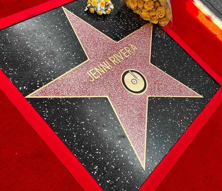 Jenni Rivera recibe estrella póstuma en el Paseo de la Fama de Hollywood