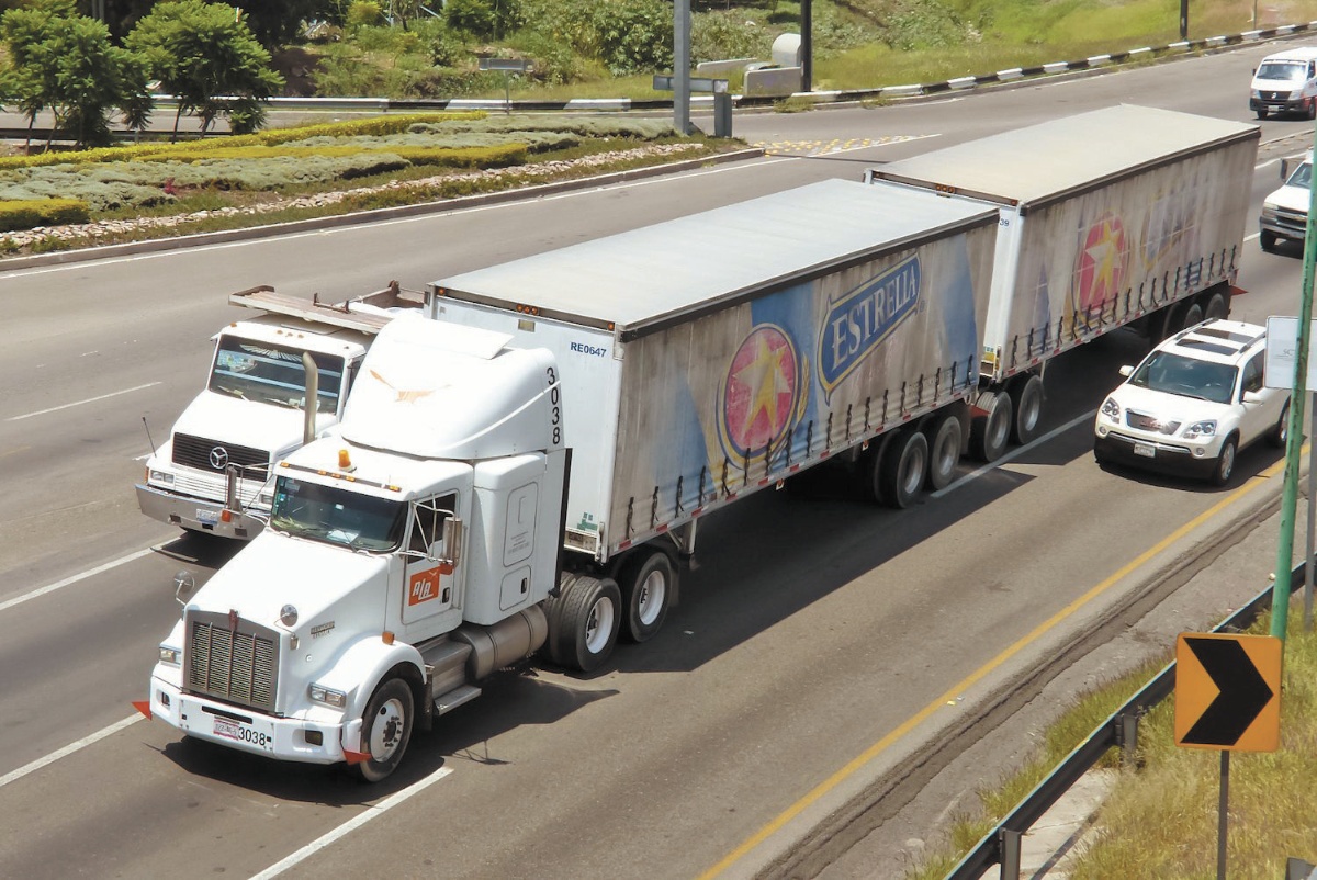 Transportistas realizan paro nacional para exigir mayor seguridad en las carreteras
