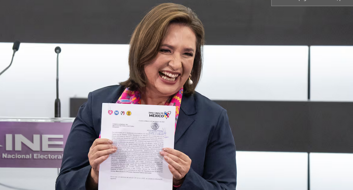 Xóchitl Gálvez pide a López Obrador “sacar las manos de la elección” en su registro como candidata a la presidencia