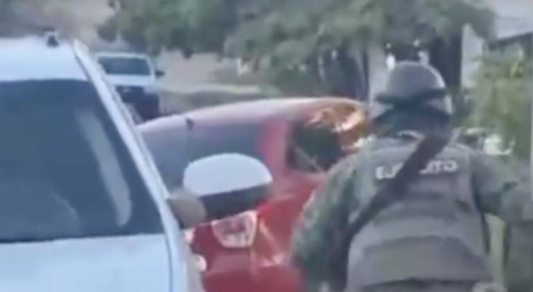 Transmitía en vivo sobre masacre en Culiacán y ¡se desató balacera!