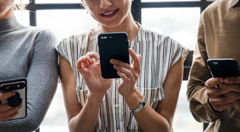 De este modo puedes saber si alguien es adicto al celular