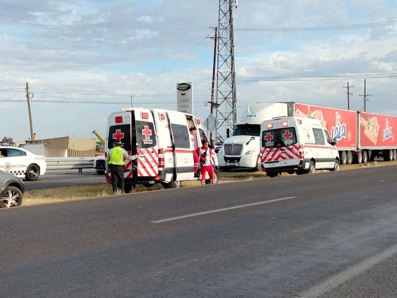 Percance en la carretera federal 45 deja crisis nerviosa en mujer y menores