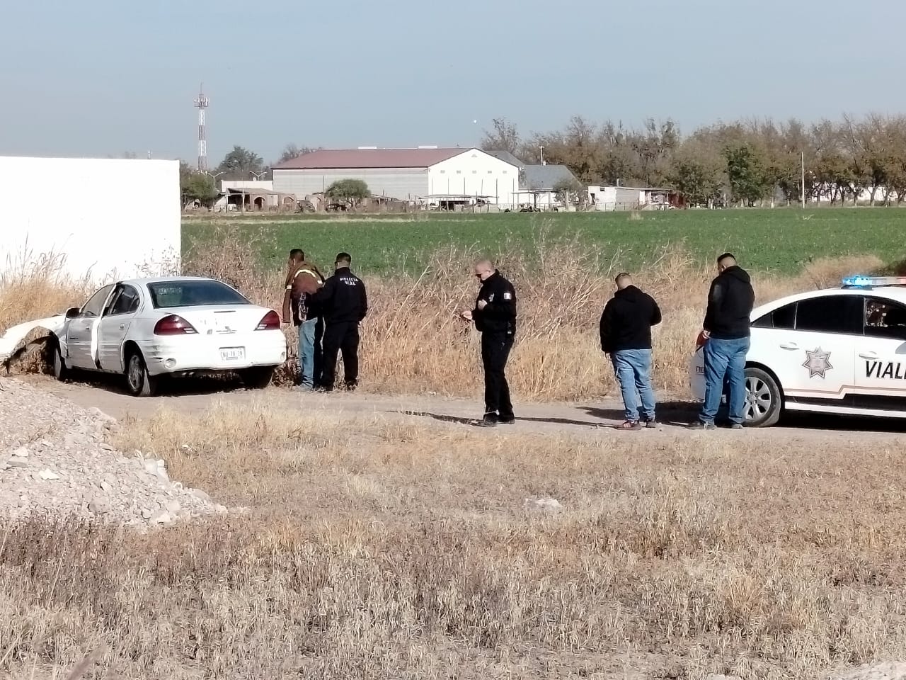 Conductor huía tras chocar contra una traila pero fue detenido más adelante