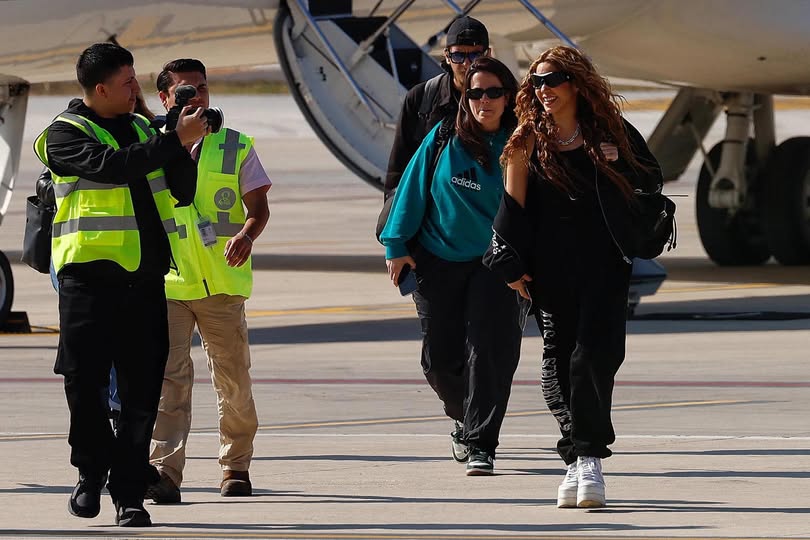 Shakira llega a México para preparar su gira ‘Las Mujeres Ya No Lloran’