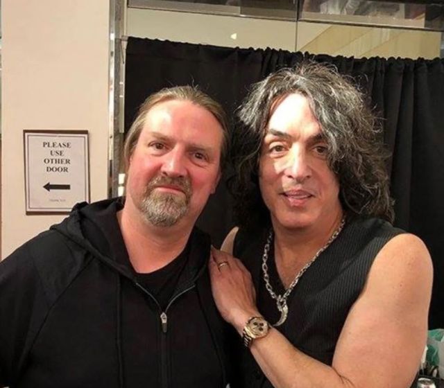 Murió músico de Kiss en accidente automovilístico