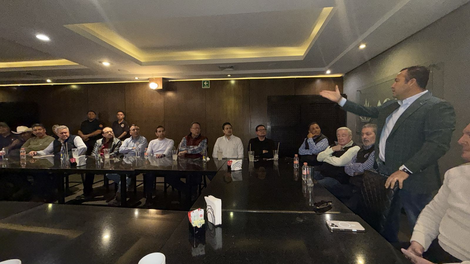 Columna política lunes 24 de febrero de 2025
