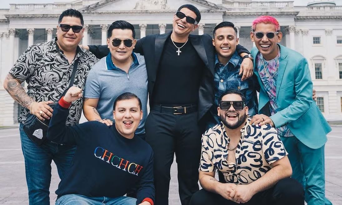 Amenazan con narcomanta a Grupo Firme en Tijuana