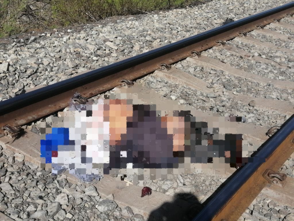 Hallan cuerpo destrozado en vías del tren en Camargo