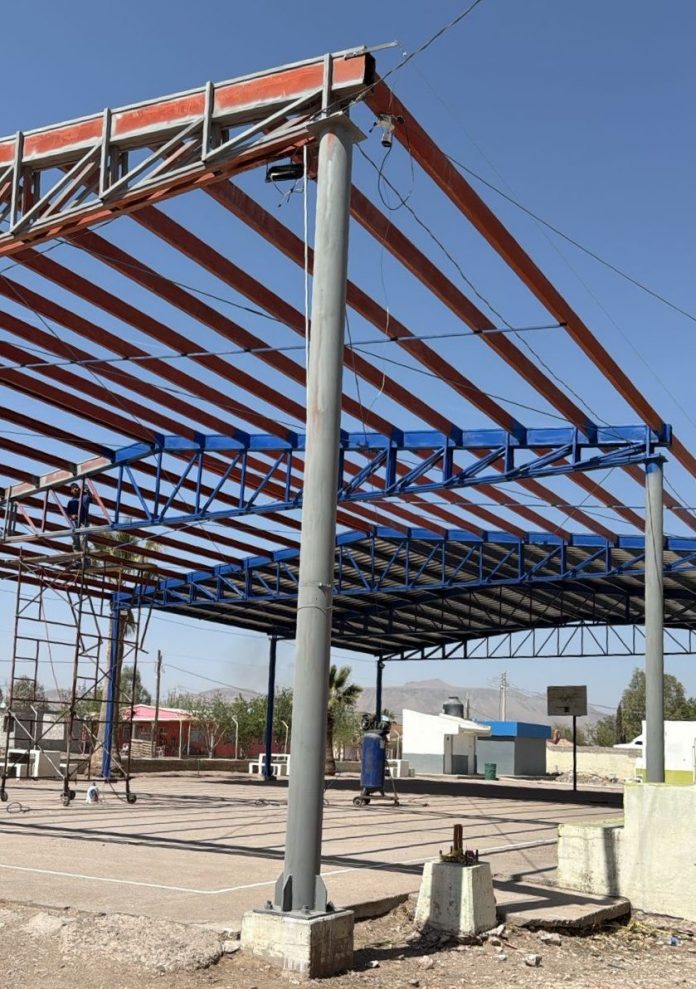 Por concluir construcción de techumbre en la Telesecundaria en Estación Consuelo