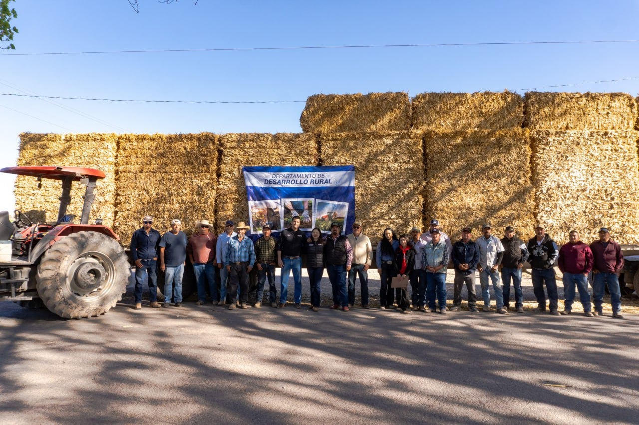 Apoyan a productores con pacas de rastrojo en Coordenada 99