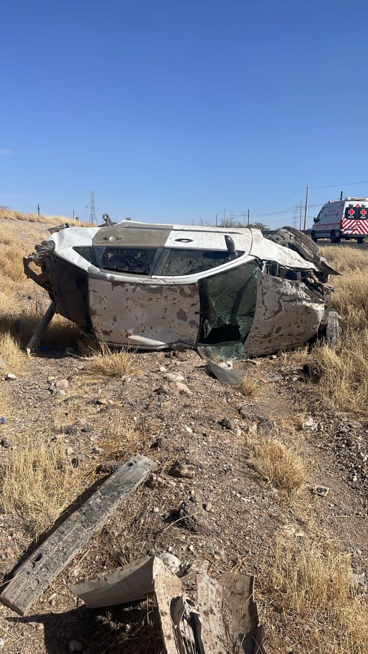 Se registró volcadura en el km. 199 de la carretera Delicias-Chihuahua; vehículo estaba abandonado