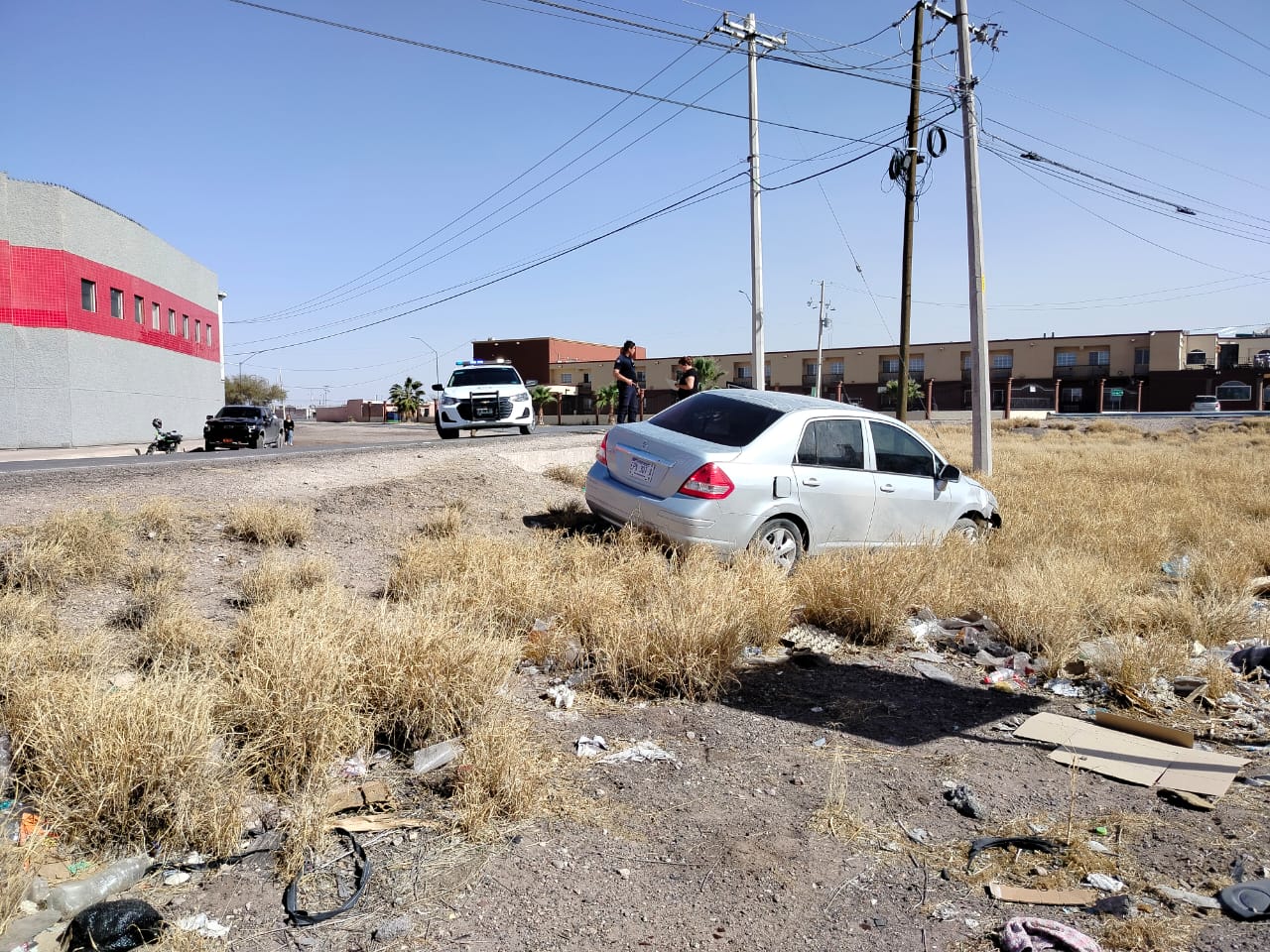 Aparatosa salida de camino en la carretera federal dejó solo daños materiales