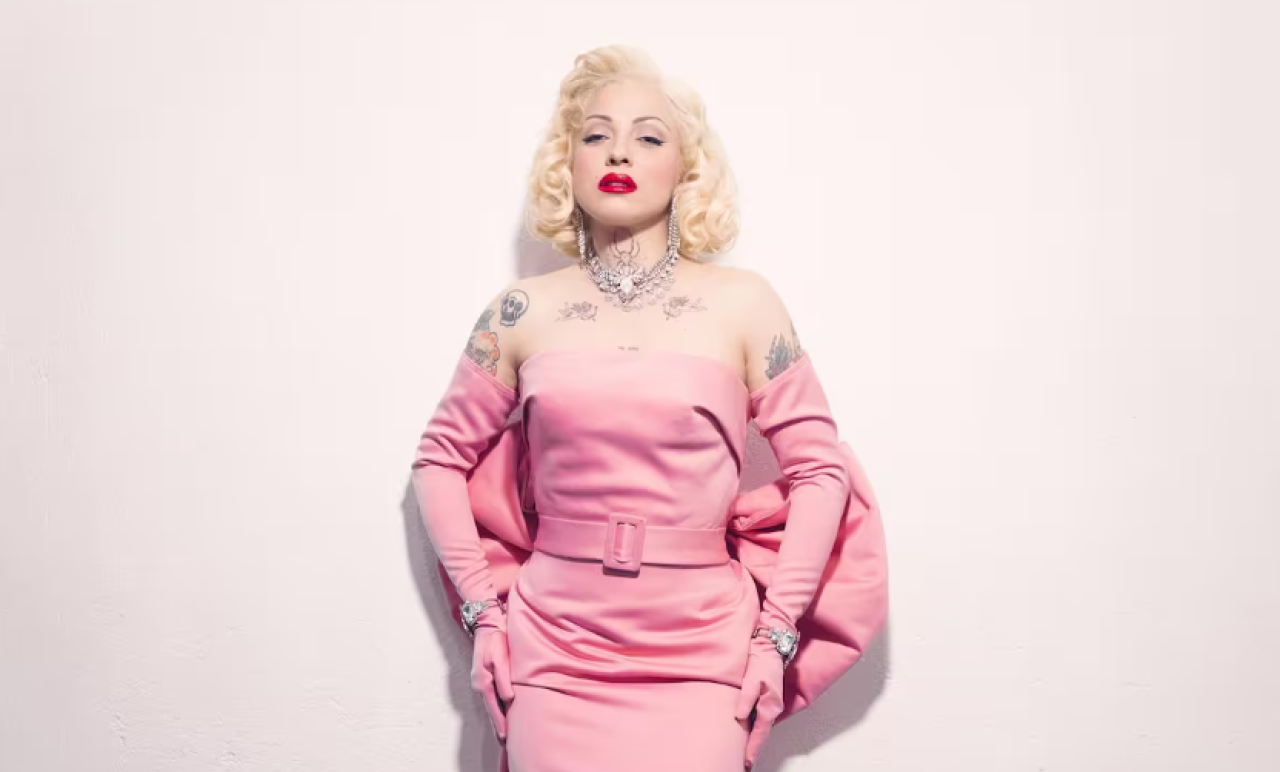 Se sincera Mon Laferte sobre su trastorno mental que enfrenta