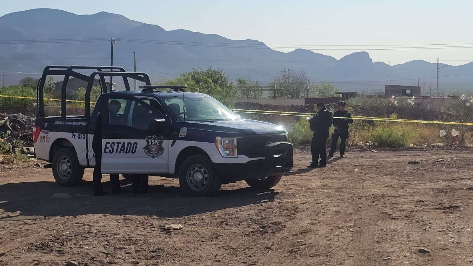 Hallan a encobijado en cruce ferroviario de la Venceremos