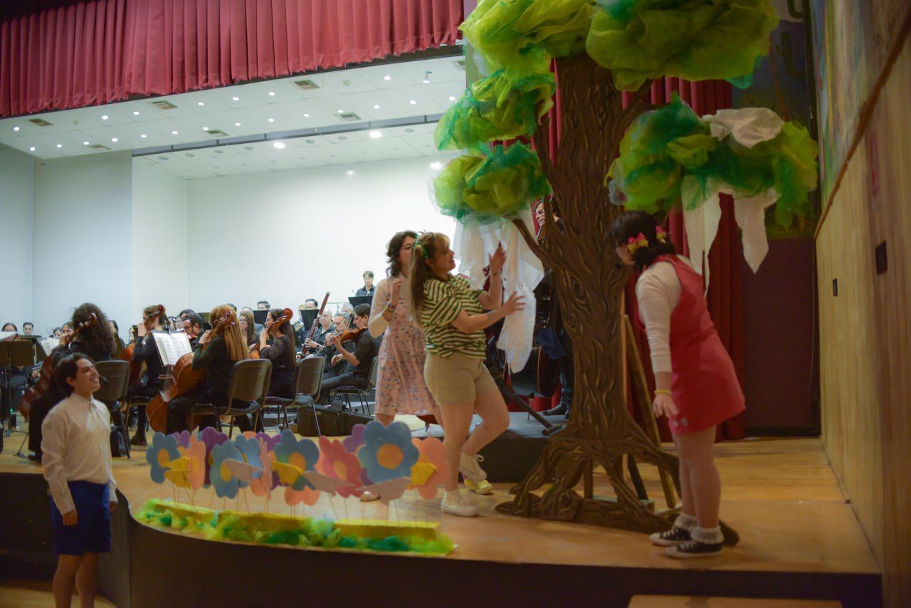 Festeja UACH a la niñez con Compañía de Teatro y la OSUACH