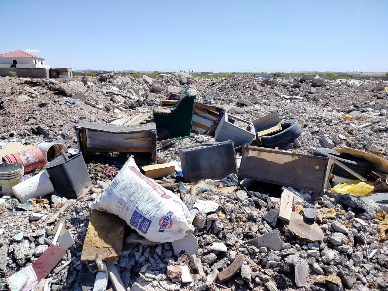 Se multiplican los basureros clandestinos en las orilllas de Delicias