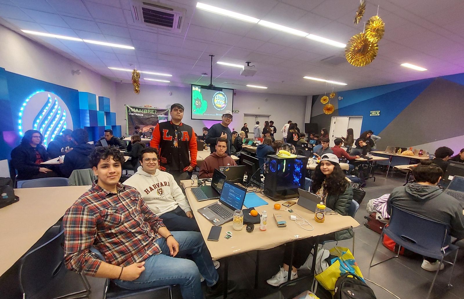 Crean alumnos de la UACH videojuegos «Teporaca» y «Chacarito», inspirados en la cultura chihuahuense