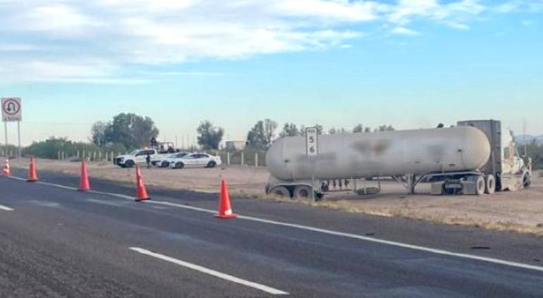 Sale pipa del camino en carretera Jiménez-Delicias; piden precaución