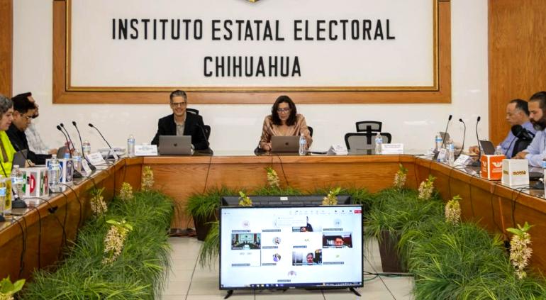 Ordena IEE a Andrea Chávez eliminar publicidad en camiones de salud