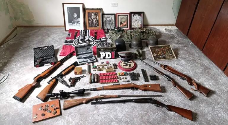 Detienen a argentino con armas, medallas y uniformes Nazi